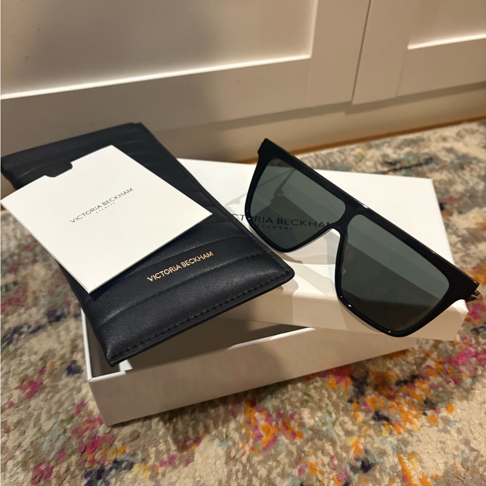 Victoria Beckham Dark Frame Eyewear